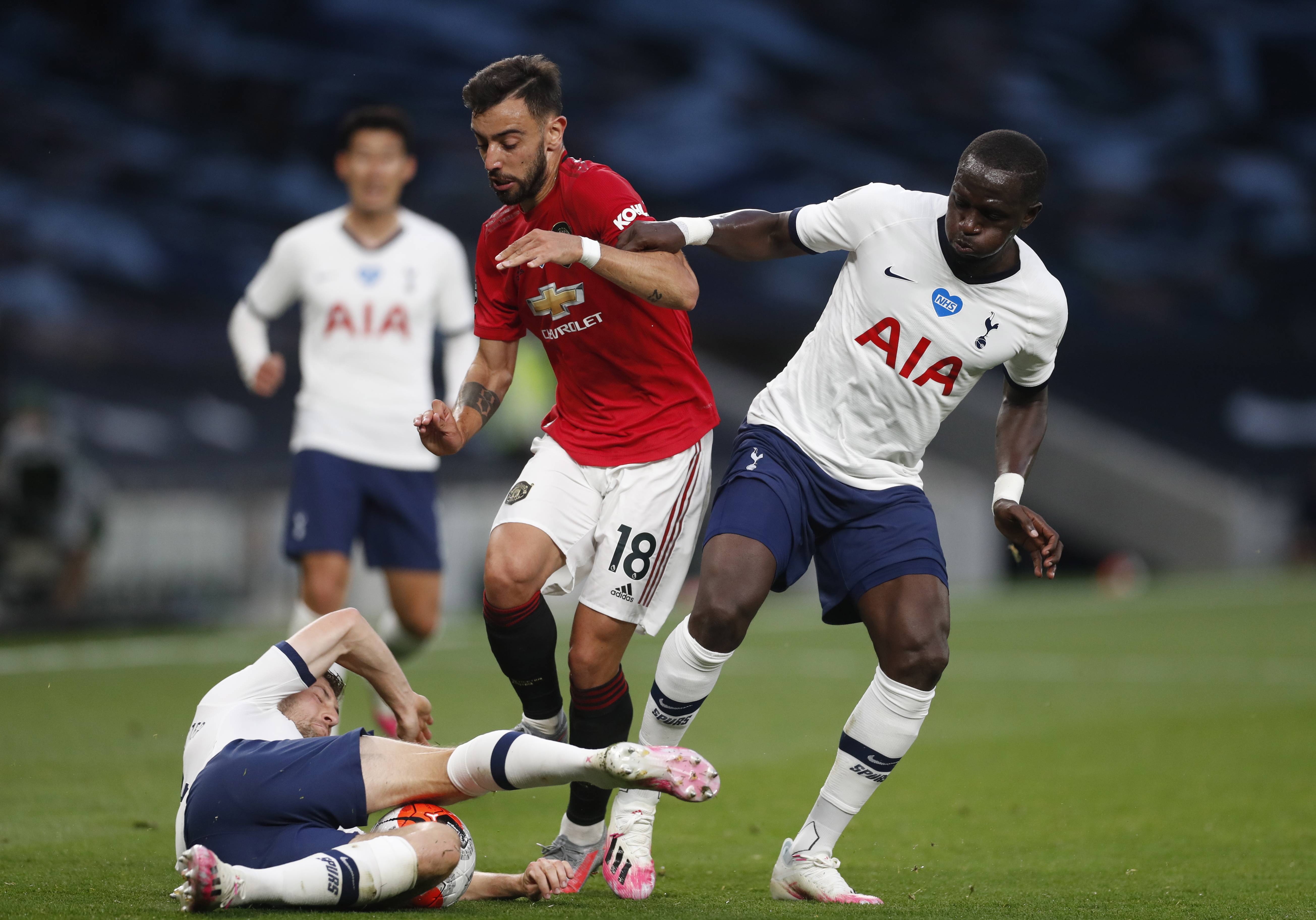 后防线缺乏 后防线缺乏